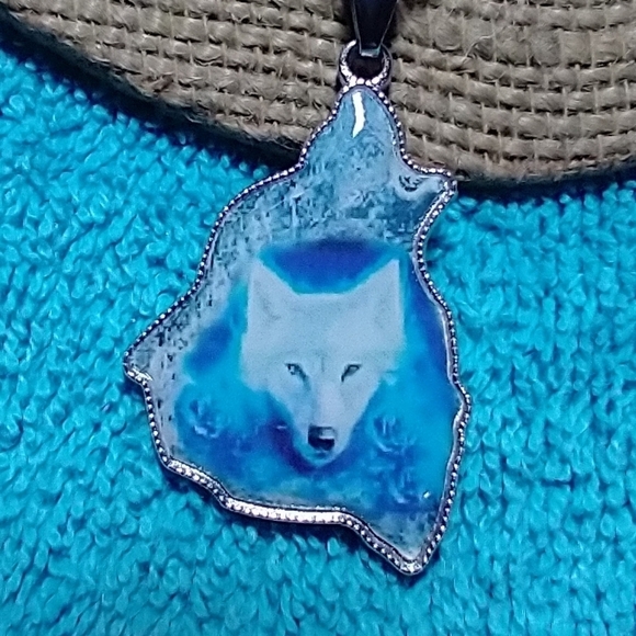 Silvertone blue white wolf necklace - Picture 4 of 5